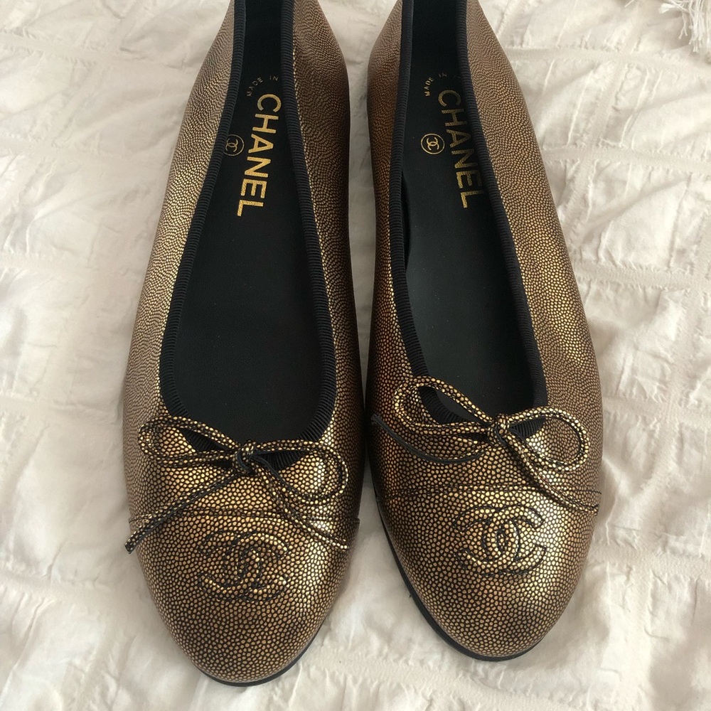 CHANEL METALLIC BRONZE LEATHER CAP TOE BALLERINA FLATS 39